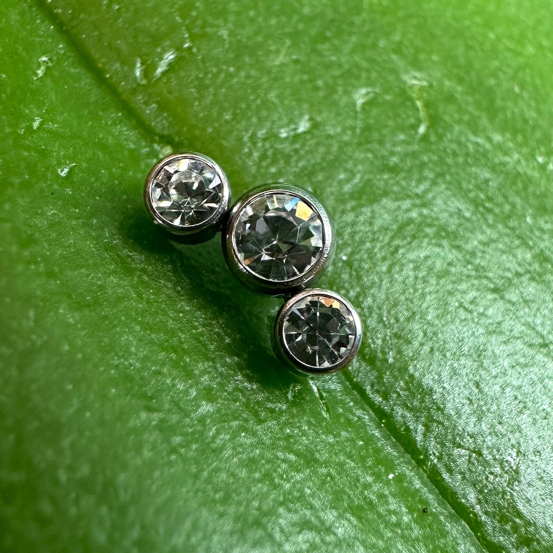 T050-TOP TRIPLE CRYSTAL