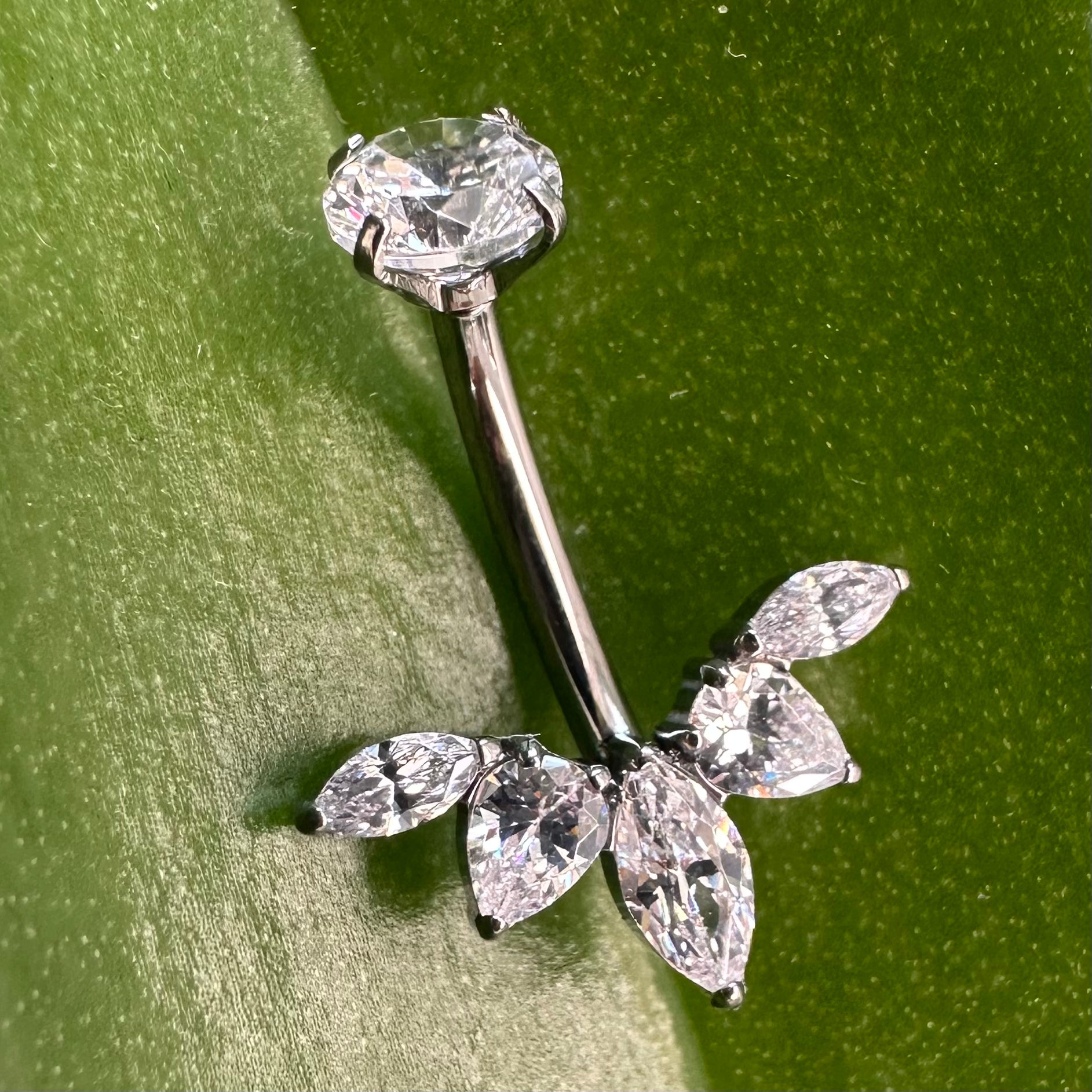 T126-NAVEL LUXURY